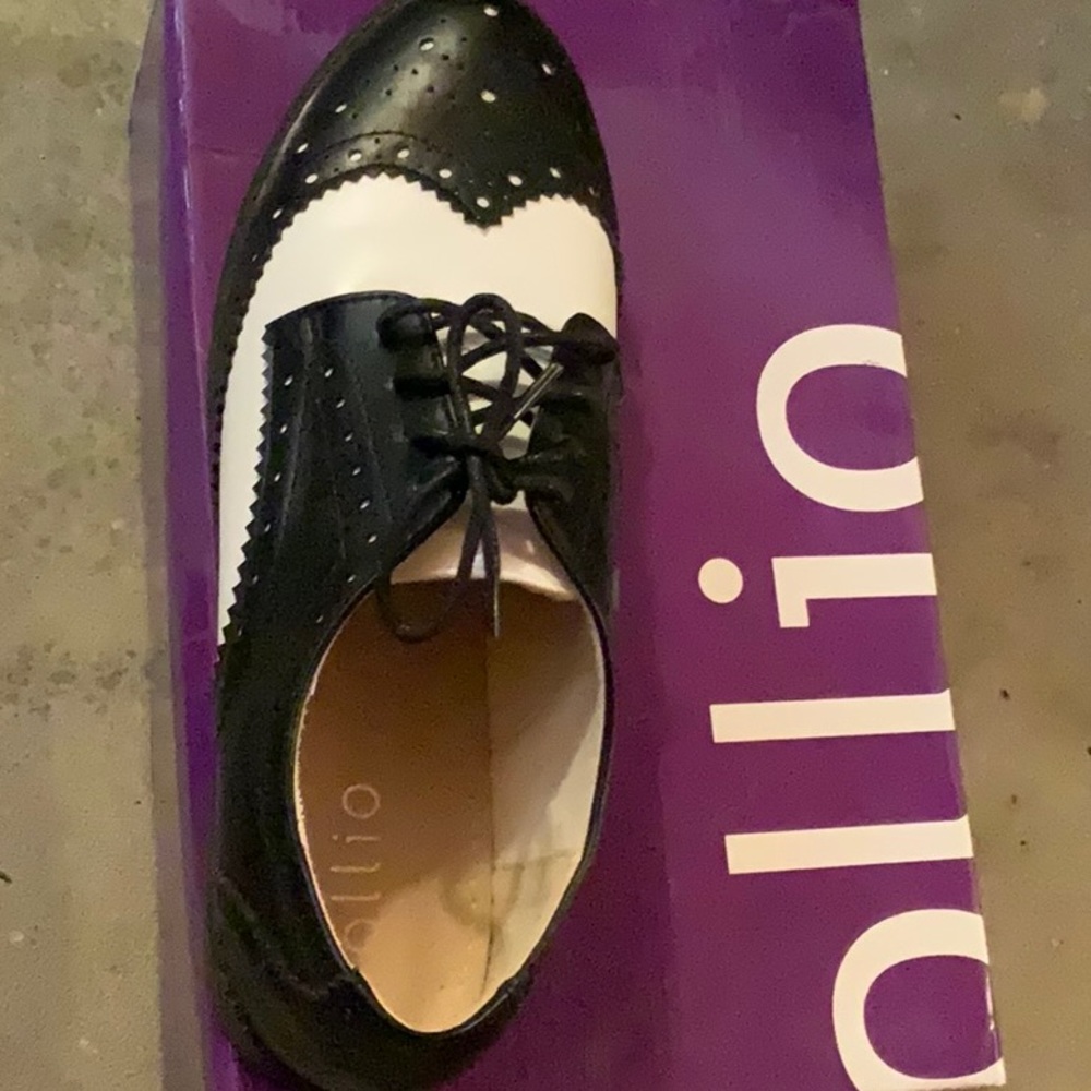 Women’s wingtip lace up Oxfords, size 9. Almost new, only used once.